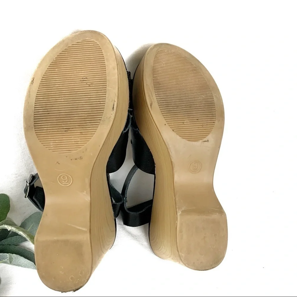 Torrid platform faux wood strappy wedges, size 9